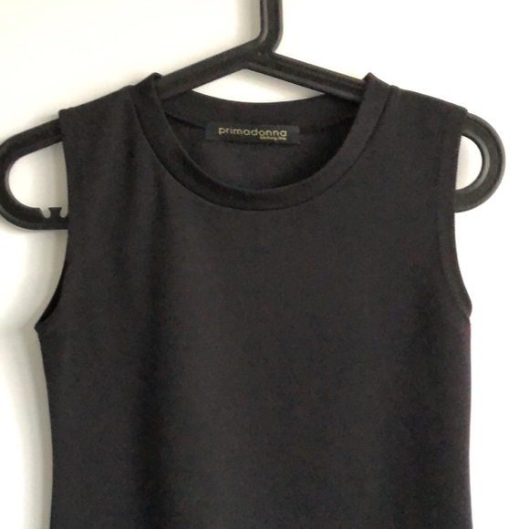 Little black dress with tight neckline - Picture 2 of 4